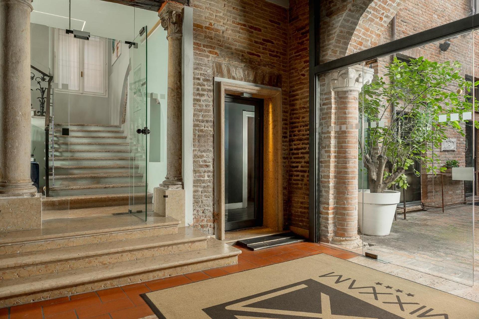 Maxxim Hotel & Loft Ferrara Exterior photo